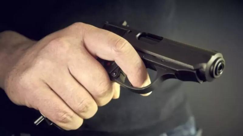 Дістав пістолет і вистрілив: у Франківську конфлікт на дорозі переріс у стрілянину (ВІДЕО)