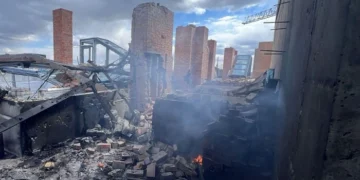 Пожежа на кладовищі та удар по недобудові: фото наслідків атаки на Київ