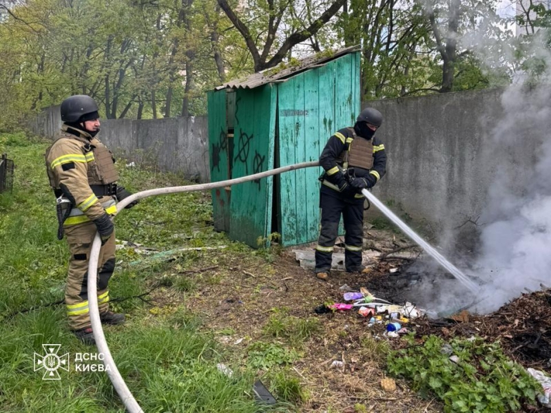 Пожежа на кладовищі та удар по недобудові: фото наслідків атаки на Київ