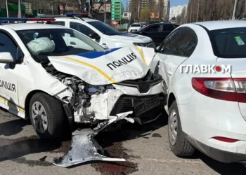 Масштабна ДТП у Києві: серед учасників – екіпаж поліції (фото)