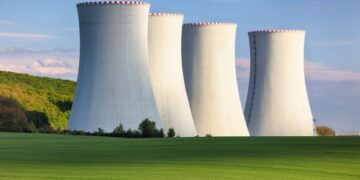 ЄК перевіряє ядерний проєкт Франції на €70 млрд