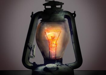 Вчені пояснили, чому люди бояться темряви