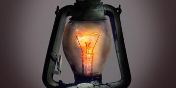 Вчені пояснили, чому люди бояться темряви