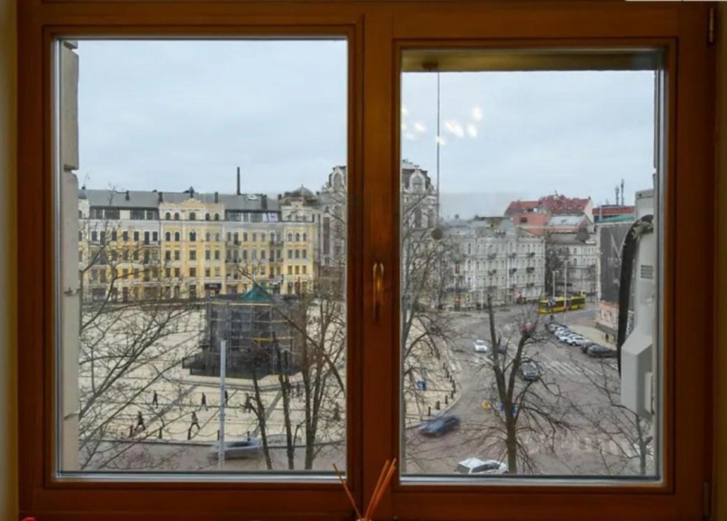 Оренда житла у Києві: який вигляд має квартира за 130 тис. грн з видом на Софійську площу