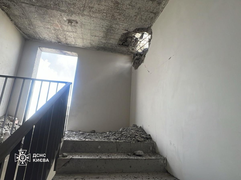 Пожежа на кладовищі та удар по недобудові: фото наслідків атаки на Київ