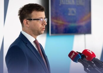 Угорщина підтвердила транзит нафти через Дружбу