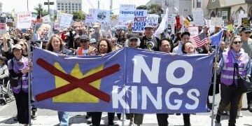 «Без королів». У США люди вийшли на третю хвилю протестів проти Трампа, а його рейтинг впав до найнижчої точки