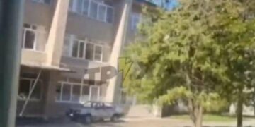 “Шаленство стихії на Тернопільщині”: потужний вітер зірвав дах з лікарні у Підволочиську (ВІДЕО)