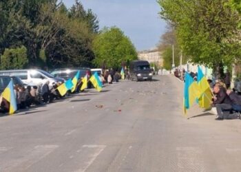 Місто стало на коліна: на Тернопільщині поховали полеглого бійця (ФОТО)
