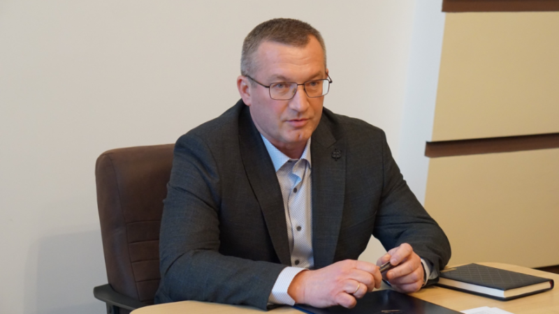 Будинки, квартири і долари: що показала декларація головного податківця Івано-Франківщини