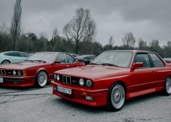 Баварські зірки: у Києві зібралися рідкісні колекційні BMW (ФОТО)