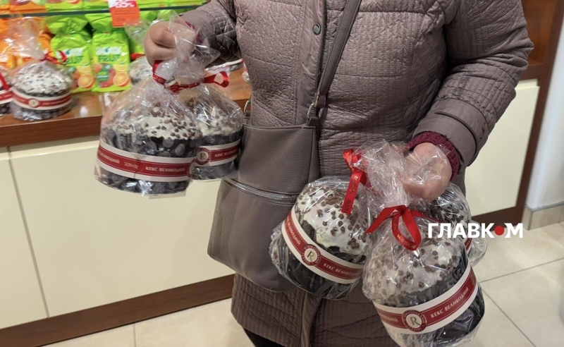 Паска від Порошенка за 300 грн. В магазинах Roshen почався щорічний ажіотаж (фоторепортаж)