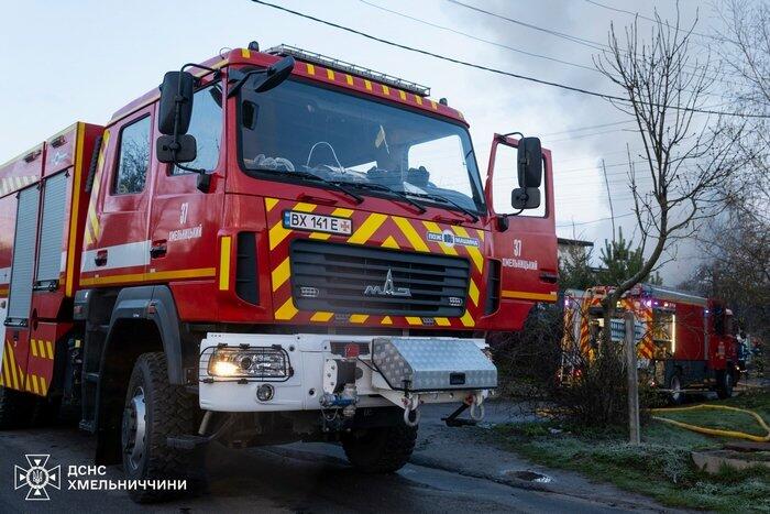 Гараж, авто та господарча споруда: на Хмельниччині сталося п&rsquo;ять пожеж