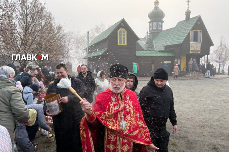 У Києві освячено перші Великодні кошики (репортаж)