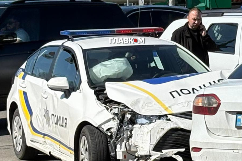 Масштабна ДТП у Києві: серед учасників &ndash; екіпаж поліції (фото)
