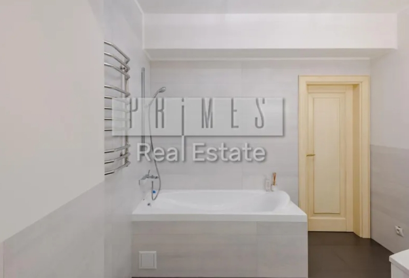 Оренда житла у Києві: який вигляд має квартира за 130 тис. грн з видом на Софійську площу