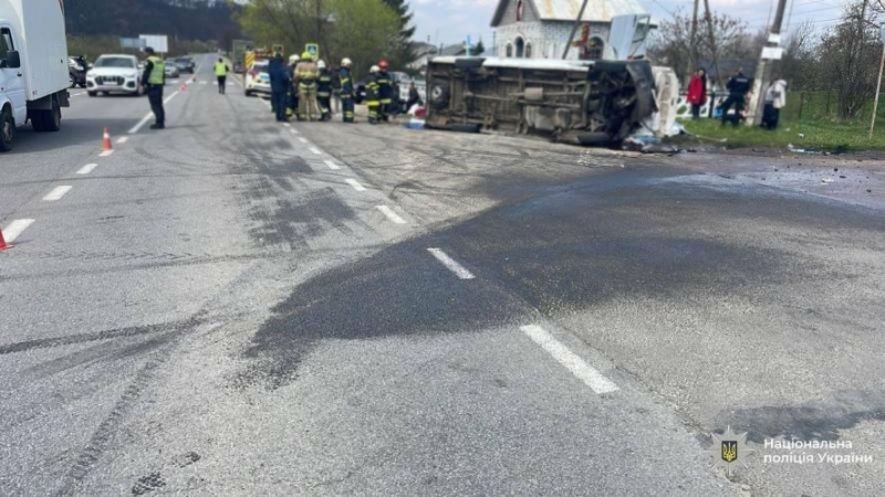 Смертельна ДТП на Прикарпатті: водій Mercedes Sprinter загинув на місці (ФОТО)