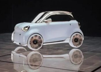 Незвичайний бюджетник Smart від Mercedes і Geely показали на нових фото