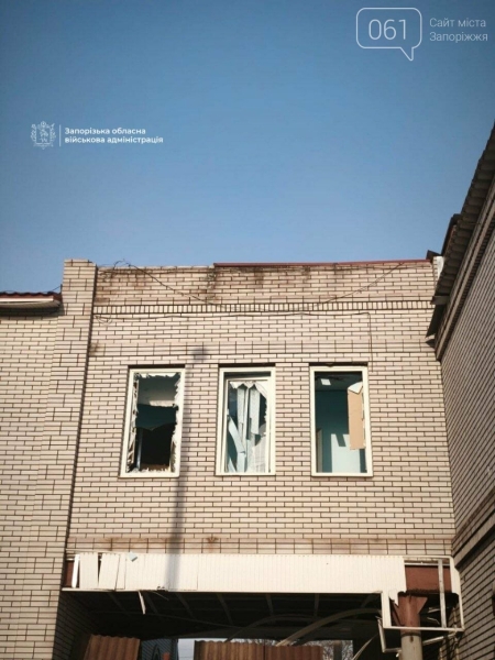 У Запоріжжі внаслідок авіаційної атаки кількість постраждалих зросла до трьох: перші фото з місця події