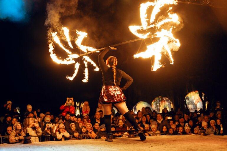 Магічні ельфи, феї та дракони: у Франківську відкрили Парк ліхтарів