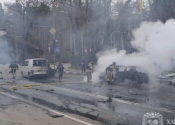 Друга доба безперервної атаки на Харків: російський “Шахед” влучив біля лікарні, є поранені