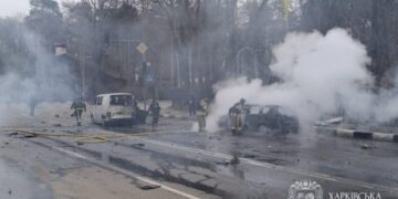 Друга доба безперервної атаки на Харків: російський “Шахед” влучив біля лікарні, є поранені