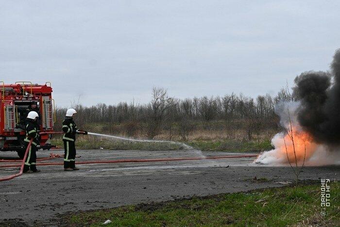 У Хмельницькому відбулися спільні пожежні навчання нацгвардійців і рятувальників