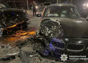 У Хмельницькому сталася аварія: двоє травмованих, серед них підліток