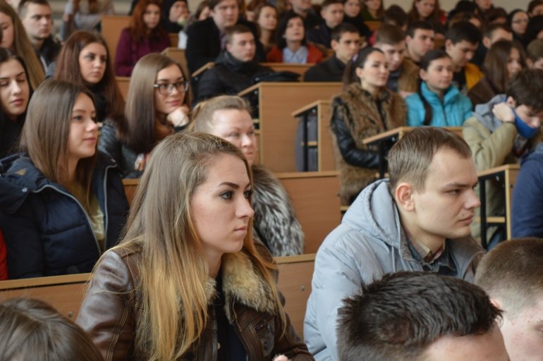 Вибір ВНЗ у Запоріжжі: навчання в Україні та за кордоном