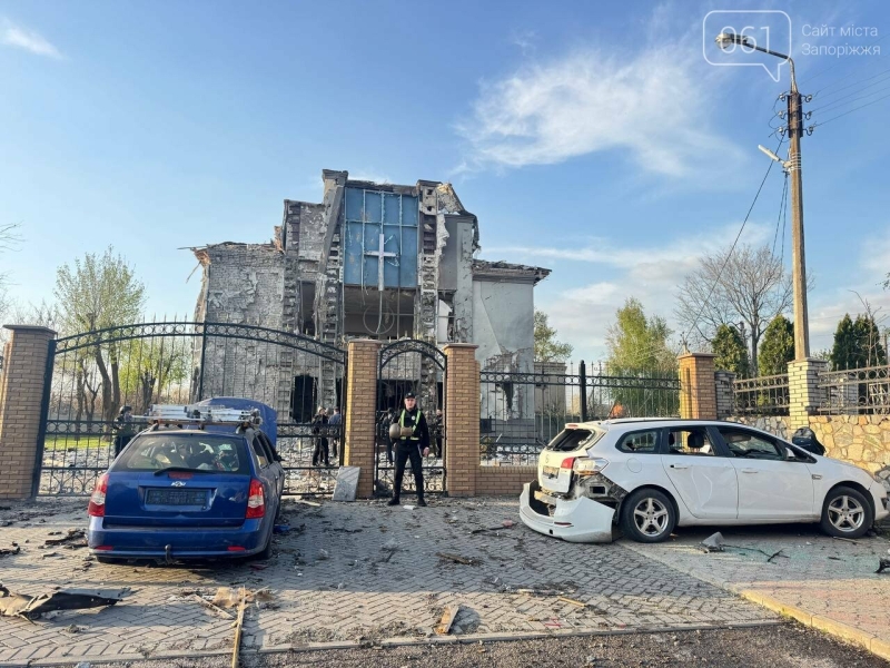 У Запоріжжі внаслідок авіаційної атаки кількість постраждалих зросла до трьох: перші фото з місця події