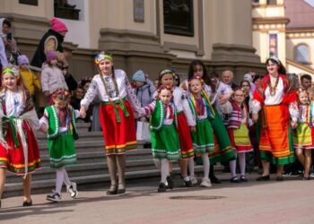 Свято, що об’єднує: у центрі Франківська зазвучали гаївки (ФОТО)