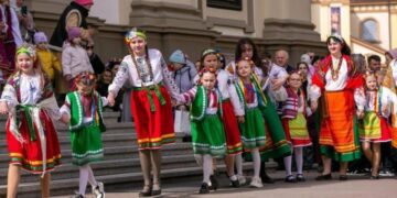 Свято, що об’єднує: у центрі Франківська зазвучали гаївки (ФОТО)