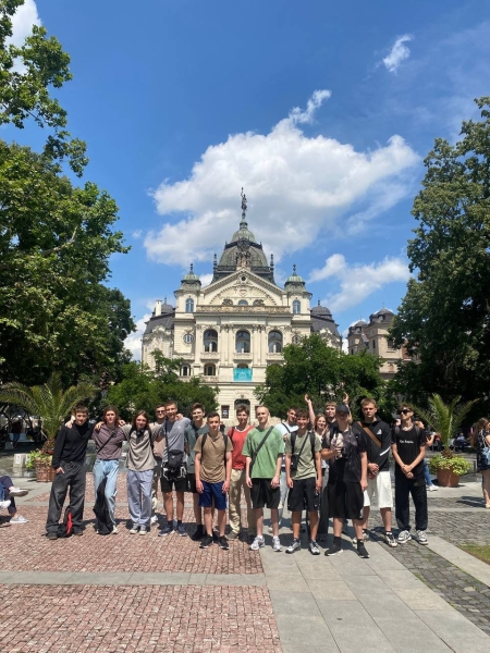 Вибір ВНЗ у Запоріжжі: навчання в Україні та за кордоном