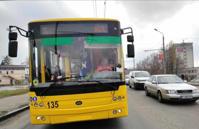 Безкоштовне навчання і зарплата від 35 тисяч: у Франківську шукають водіїв тролейбусів