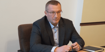 Будинки, квартири і долари: що показала декларація головного податківця Івано-Франківщини