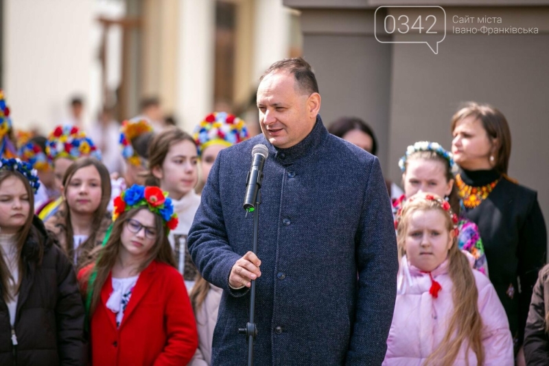 Свято, що об&rsquo;єднує: у центрі Франківська зазвучали гаївки (ФОТО)