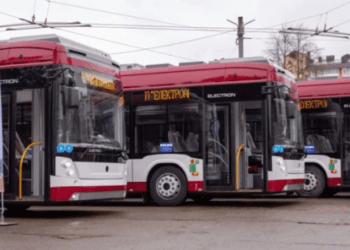 У Франківську шукають водіїв тролейбусів: пропонують безкоштовне навчання і зарплату від 35 тисяч