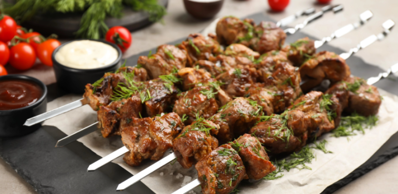 Сезон шашликів відкрито: класичний рецепт на перші травневі вихідні