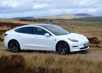 На Tesla Model 3 пробіг склав майже 600 000 км: власник відкрив секрет
