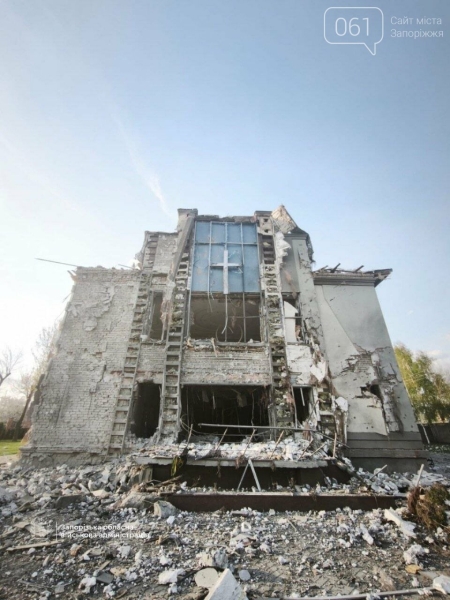 У Запоріжжі внаслідок авіаційної атаки кількість постраждалих зросла до трьох: перші фото з місця події