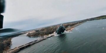 У 16-му корпусі показали стан Печенізької дамби після російської атаки КАБами