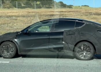 Новий Tesla Model YL вперше помітили на дорогах США: 6-місний електрокар готують до запуску