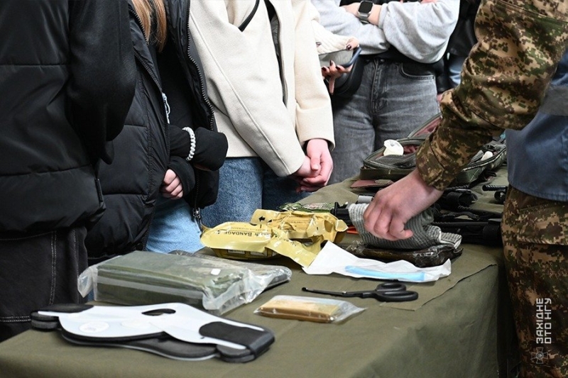 Хмельницькі гвардійці провели "Урок мужності" для ліцеїстів