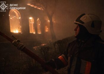 Велика пожежа в Одеській області: вогонь спалахнув у будівлі ліцею