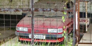 У Британії виявили автосалон-привид із машинами 90-х (ФОТО)