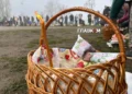 У Києві освячено перші Великодні кошики (репортаж)