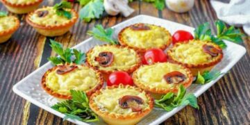 Святкова страва: жульєн із грибами у хрустких тарталетках