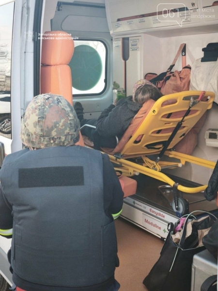 У Запоріжжі внаслідок авіаційної атаки кількість постраждалих зросла до трьох: перші фото з місця події