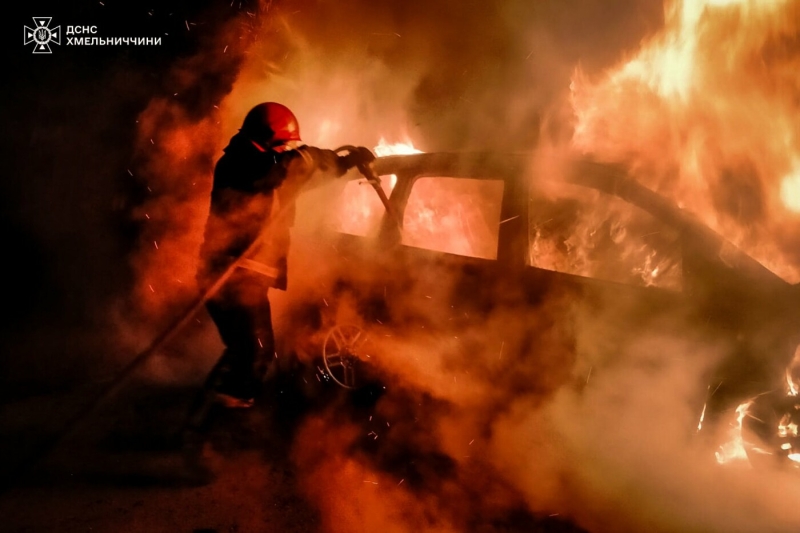 Гараж, авто та господарча споруда: на Хмельниччині сталося п&rsquo;ять пожеж