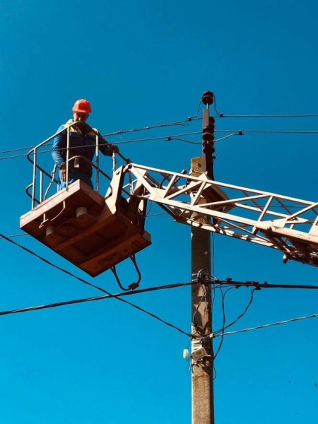 Енергетики повернули світло мешканцям Балабиного, яке кілька днів було знеструмлено через обстріли